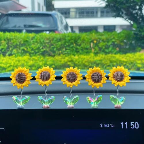 Cute shaking head sunflower car shaking head ornaments healing fresh flowers car center console rearview mirror decorations