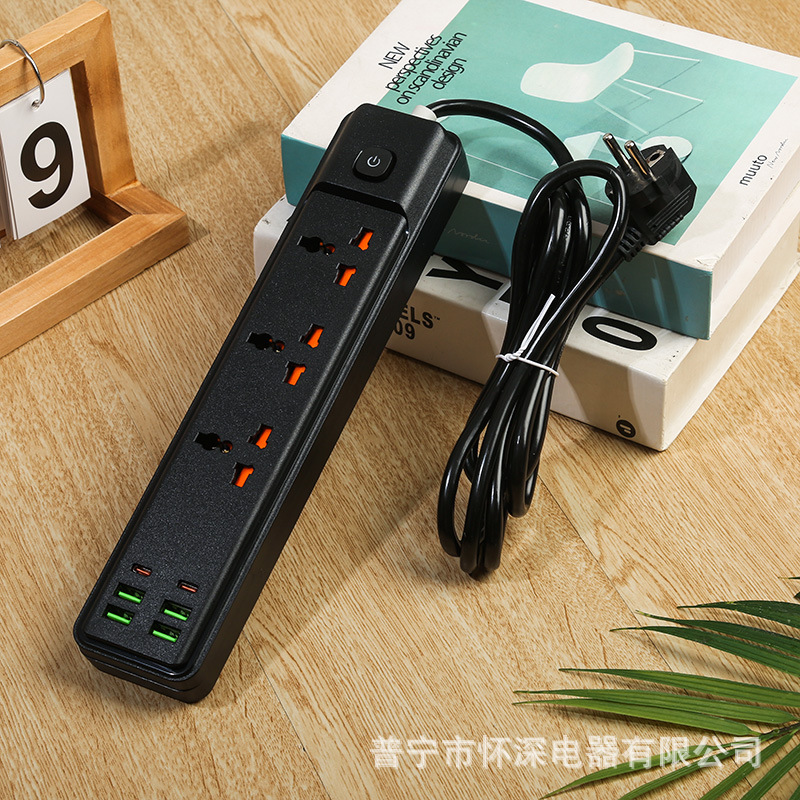 S50 # 4USB transfronterizo comercio electrónico blanco y negro caja mixta empaquetada tres orificios enchufe europeo dos enchufe plano enchufe de comercio exterior