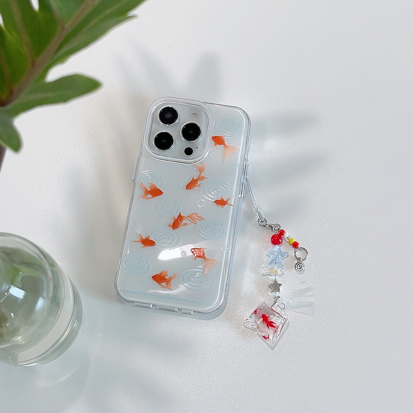 Verano simple y lindo pequeño pez dorado para iPhone15/16 funda para teléfono móvil Apple 15Pro femenino 14/13 nuevo 16P