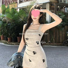 画解WAHJU 极光之舞 早春复古刺绣印花气质掐腰显瘦吊带连衣裙女