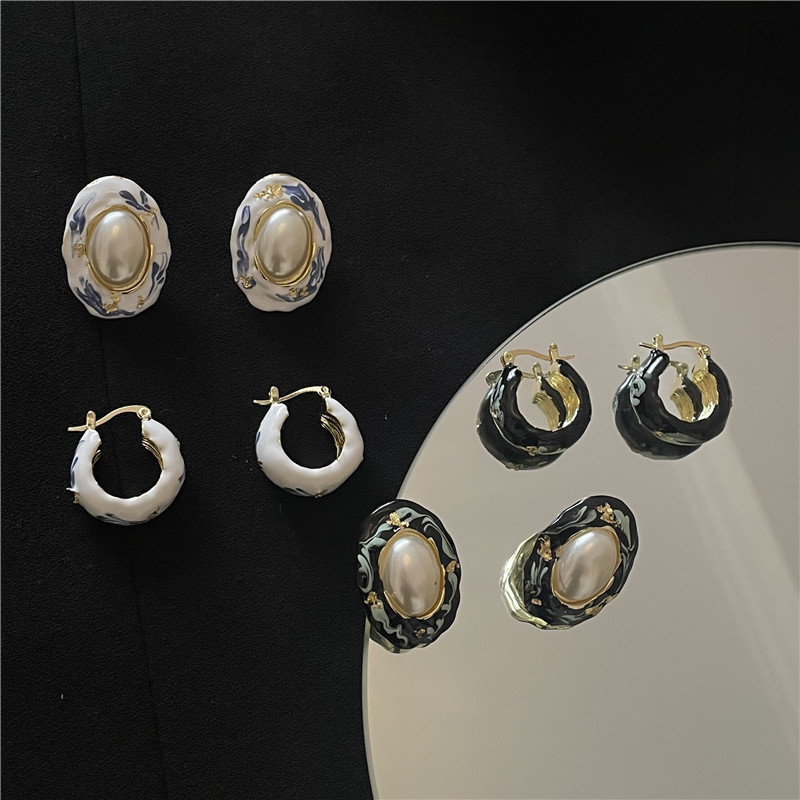 Retro Enamel Oval Button Earrings Wholesale Nihaojewelry display picture 14