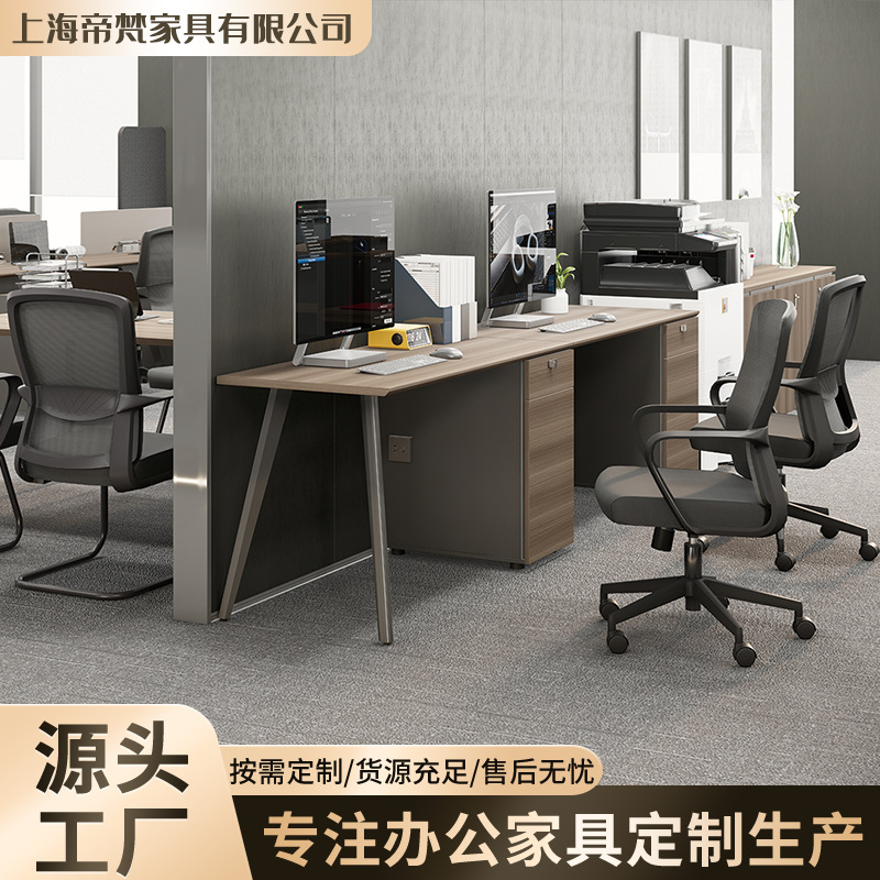 源工場は事務机と椅子の組み合わせを決められます。|undefined