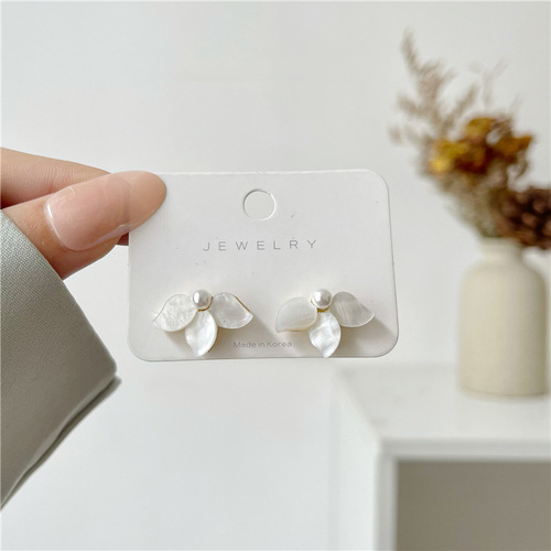 S925 silver needle Korean Dongdaemun rock tea white small earrings Hong Kong style niche retro shell flower ear clip for women