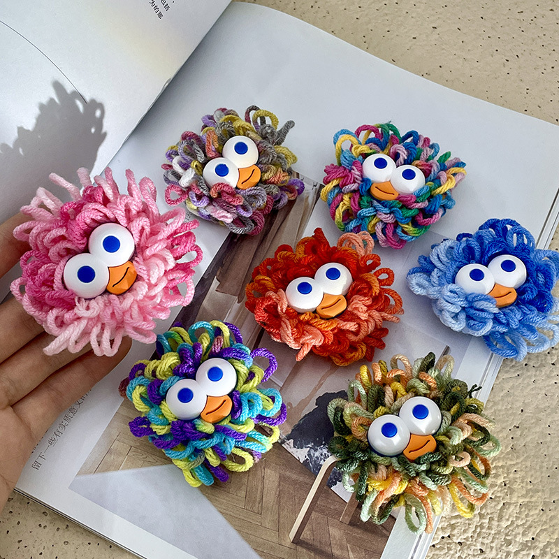 眼睛煤球手工毛线钩织彩色小怪兽发夹女毛衣配饰卡通可爱发卡装饰