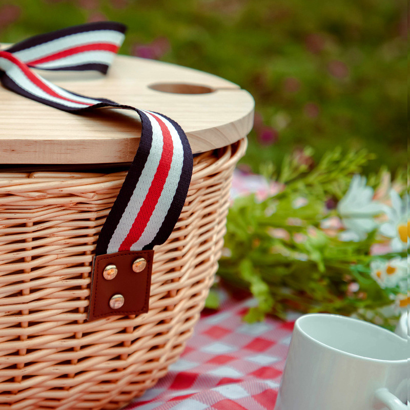 Cesta de picnic japonesa transfronteriza personalizada con tapa, caja de picnic de ratán pastoral, red neta, canasta de picnic portátil para acampar al aire libre