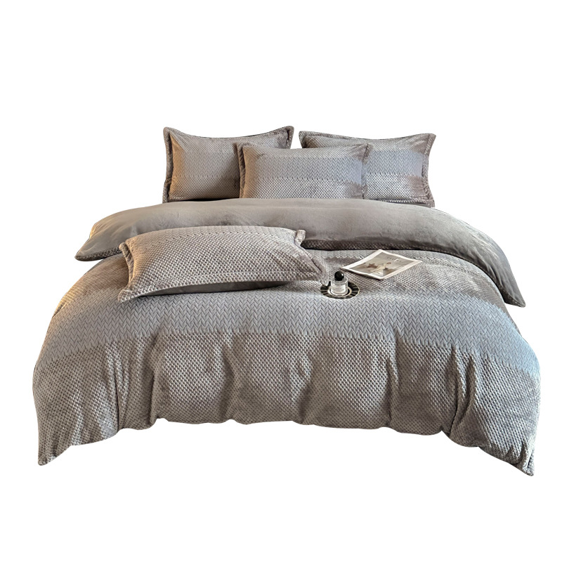 Alta calidad simple tallado leche de cama de seda de cuatro piezas de invierno coral cubierta de edredón de brida sábanas de seda de tres piezas