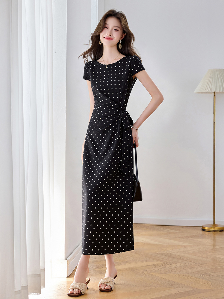 Đầm maxi nữ thắt eo tay ngắn họa tiết chấm bi phong cách nghỉ dưỡng — màu đen, màu trắng