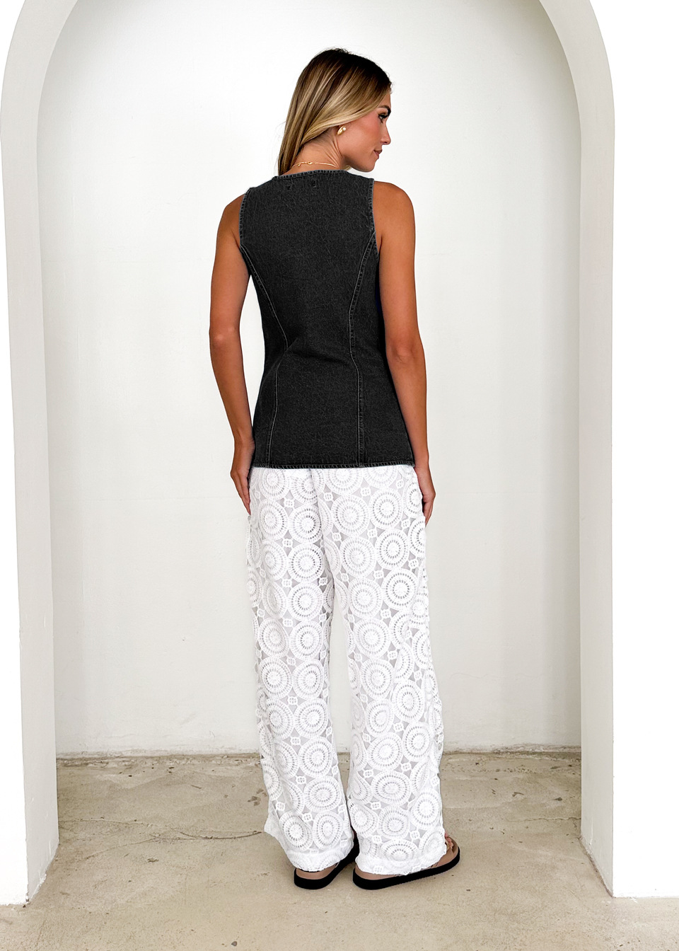 262g Weight Sleeveless Sleeve Length Single Breasted Placket Type Polyester, Denim Fabric Type Regular Top Length Vest Tops Type Holiday, Travel, Daily Occasion Round Neck Neckline Slim Fit Type Solid Color Pattern Summer Season Women's Gender Streetwear Style Wholesale Women's Streetwear Solid Color Sleeveless Tank Tops 22