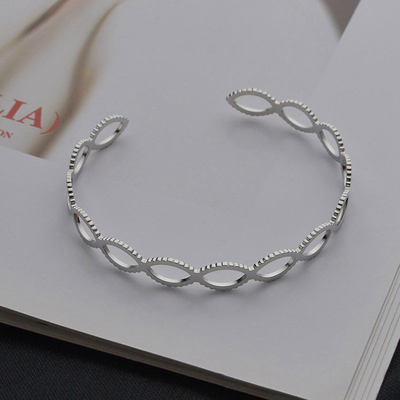 Europe And America Cross Border Trendy Oval Bracelet Female C- Shaped Open Hollowed Fashion Simple Bracelet Ring Stitching Open-ended Bracelet display picture 5