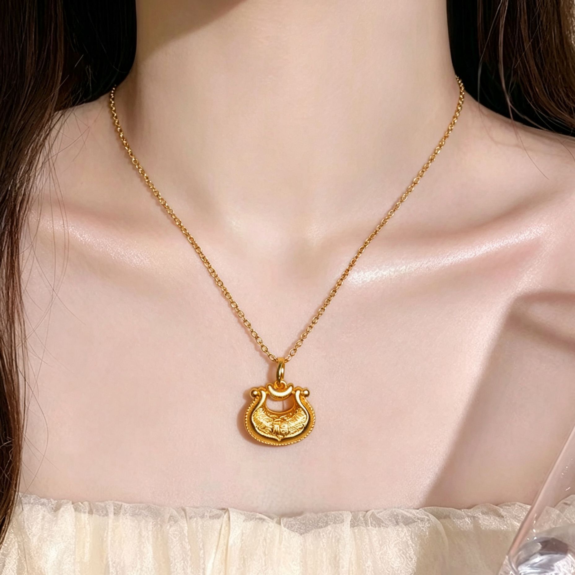 Gold-colored small wallet with fortune bag, light luxury vintage style, cloud-patterned ingot lock pendant for women, attracts wealth and treasures