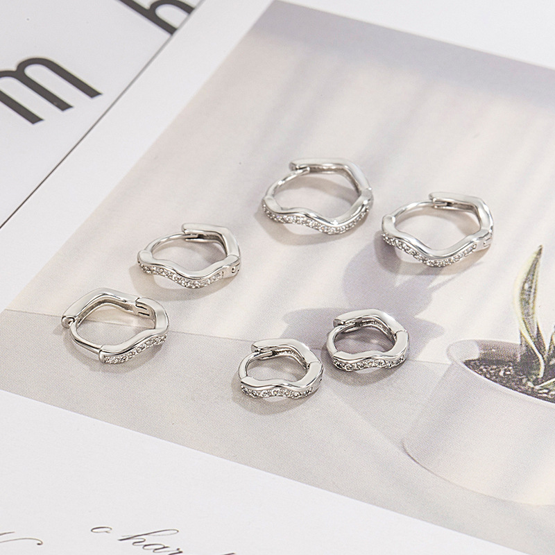 Minimalist Niche Irregular Twisted Earrings for Women 2023 New Trendy Hoop Earrings with a High-End Minimalist Style