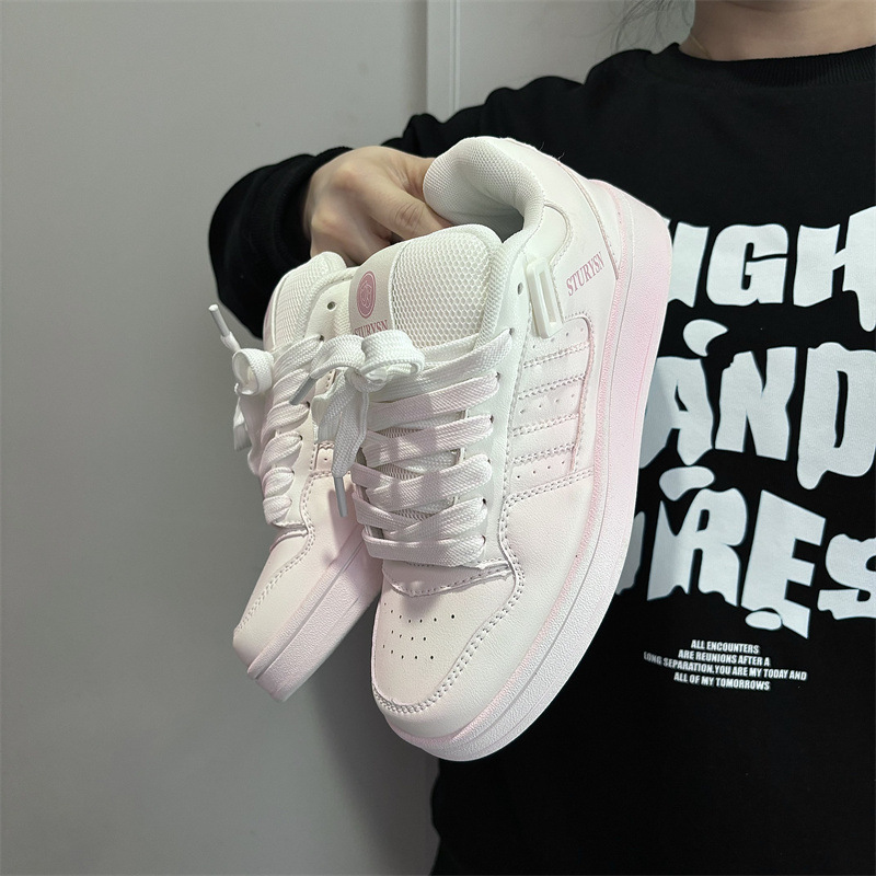 2025 nuevos estudiantes ociosos nichos hombres y mujeres parejas de skate de moda coreana in-street retro zapatos de skate de color para mujeres