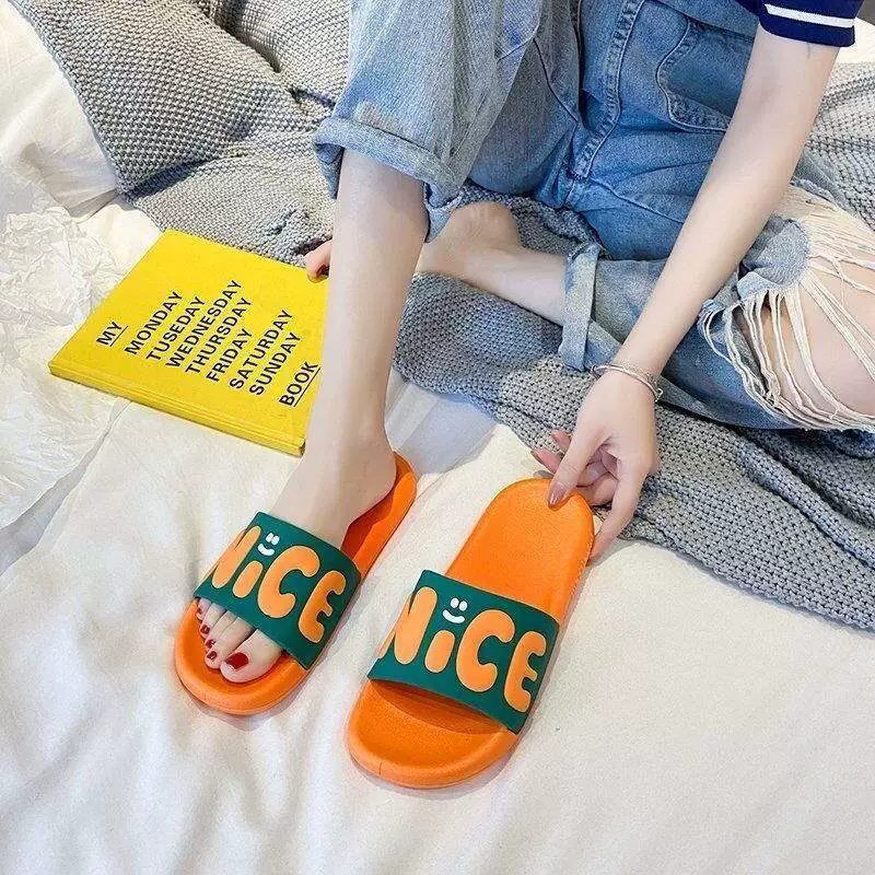 Женские тапочки 2025 модные домашние летние новые противоскользящие антизапаховые универсальные с мягкой подошвой милые сандалии
