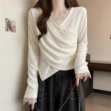 大码女装德绒上衣秋冬胖mm遮腹显瘦不规则蕾丝花边交叉V领打底衫