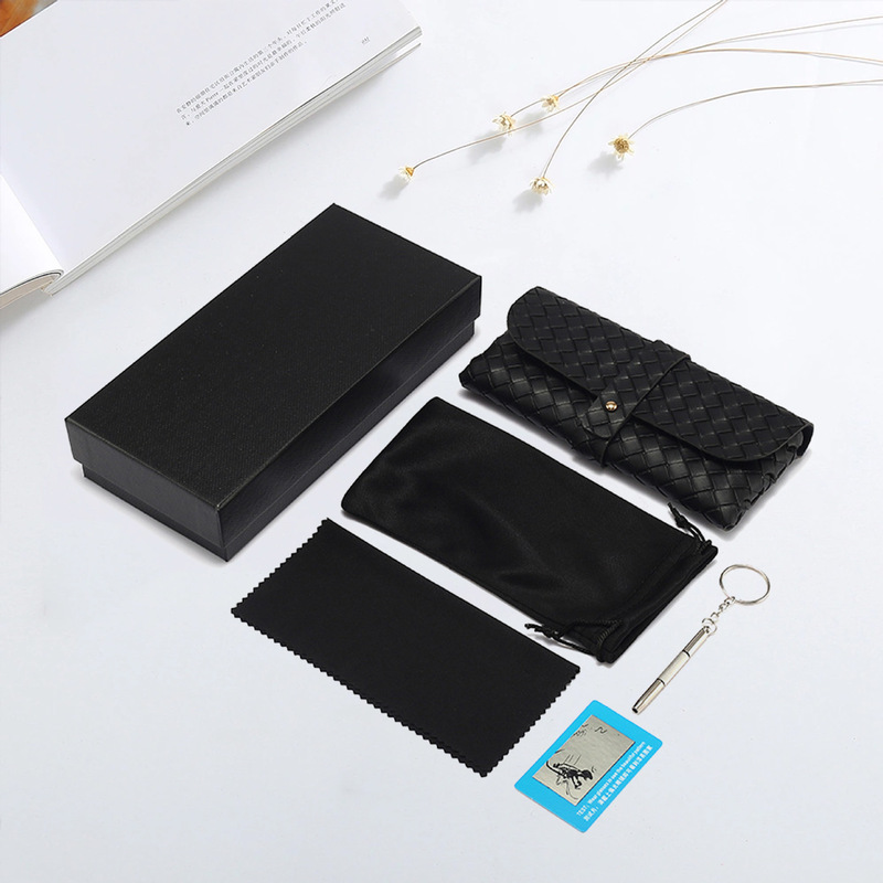 Fashionable Black Portable Leather Case with Snap Closure, Personalized High-End Full Set Packaging Eyeglass Case Wholesale