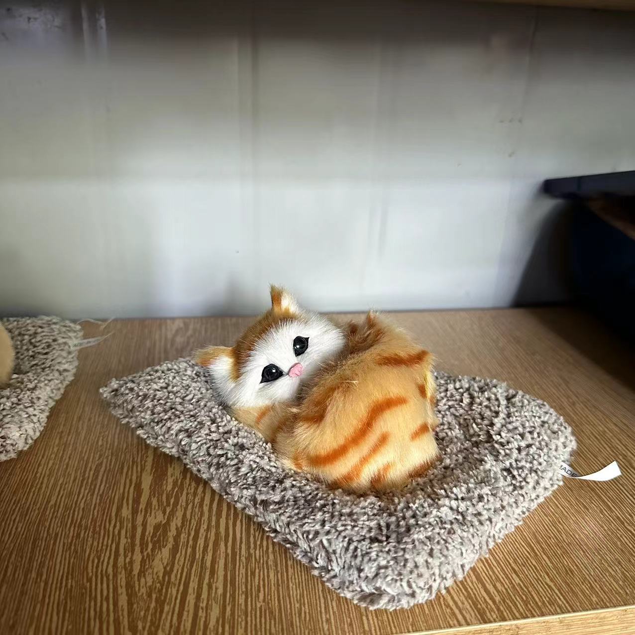 Fábrica de cabello recto imitación de carbón de bambú adornos de automóviles ojos abiertos adornos de interiores familiares para enviar regalos de aire purificado