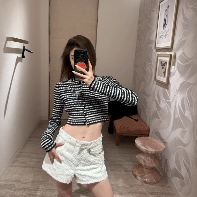 Nanyou 2025 Lujia Summer New Style Knitted Fashion Short Wavy Lace Hem Design Stripesd Knitwear