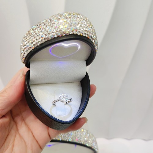 New Diamond-Embedded Ring Box LED Necklace Box
