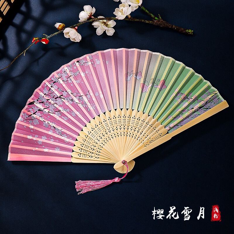 古代のチャイナドレスの女性の漢服の子供のダンスの桜の扇の中国風の夏は桃の花の扇子を身につけて古風を扇に折ります。|undefined