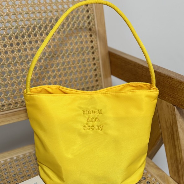 Bolsa de mano de estilo coreano de alto nivel, bolsas de mano de nicho de lujo ligeras, bolsas de actividades de apertura de belleza, bolsas de regalo prácticas para clientes