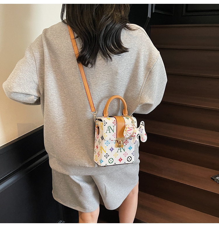 A new Korean-style versatile and simple single-shoulder crossbody bag for women in the summer of 2025, featuring a Korean-style mobile phone bag undefined
