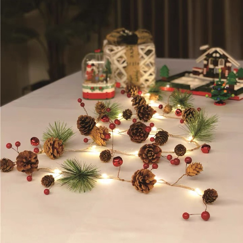 LED de iluminación de Navidad campana Pino cono Cadena de luz aguja de pino fruta roja Cadena de luz decorativa batería Cadena de luz interior luz de color al por mayor