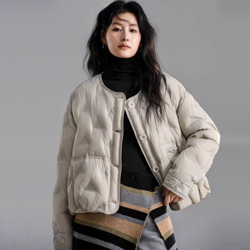 Super Nice-Looking Soft and Light down Jacket for Women, Short Style, 2025 Autumn and Winter Fashionable and Versatile Round Neck Jacket