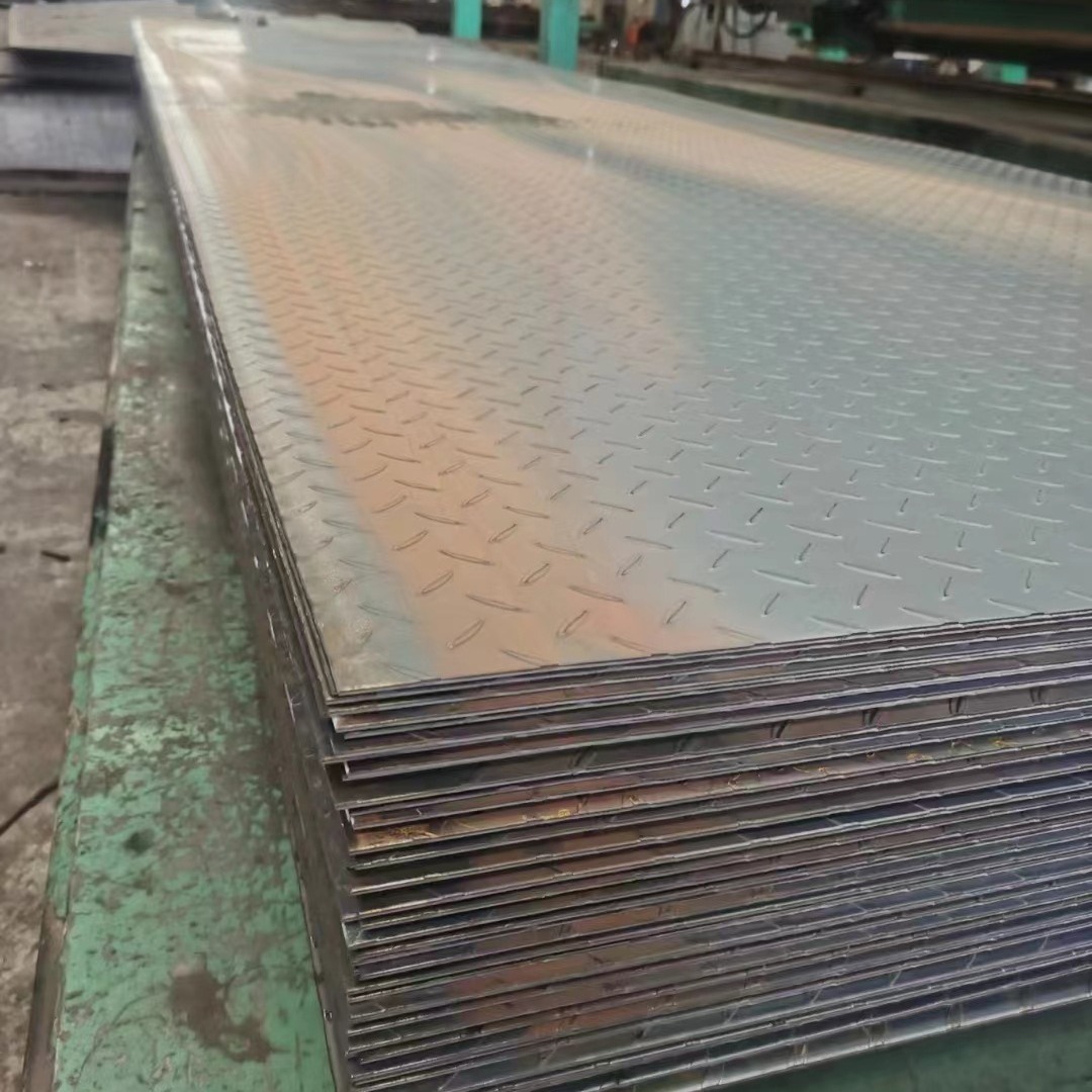 贵州镀锌花纹板货车钢板工地防滑板楼梯踏步花纹板可折弯零割