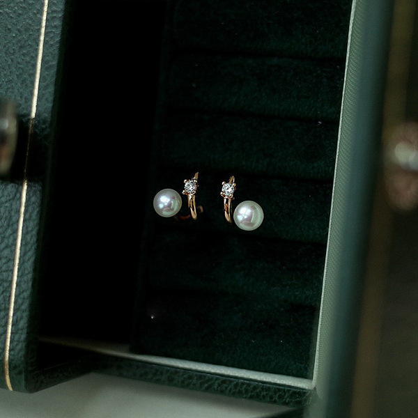Design summer earrings from pearl