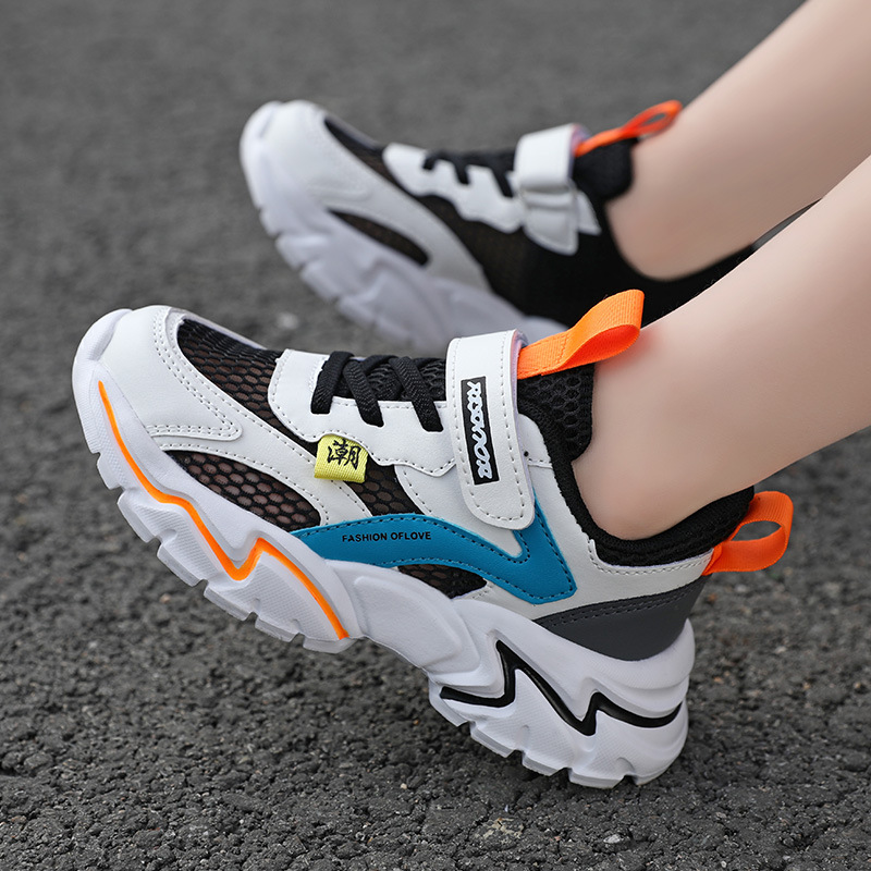 Zapatos para niños 2026 primavera nueva malla transpirable para niños con suela suave ligera para estudiantes de primaria para correr zapatos deportivos para niños
