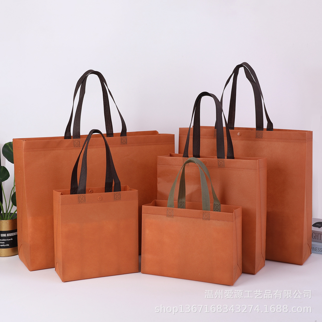 카라멜 컬러 가방, 커피 휴대용 카라멜 컬러 버클, 미니 가로 버전 28 와이드 x 20 높이 x 10 바닥면 cm 인터넷 연예인 가방, 신소재 부직포