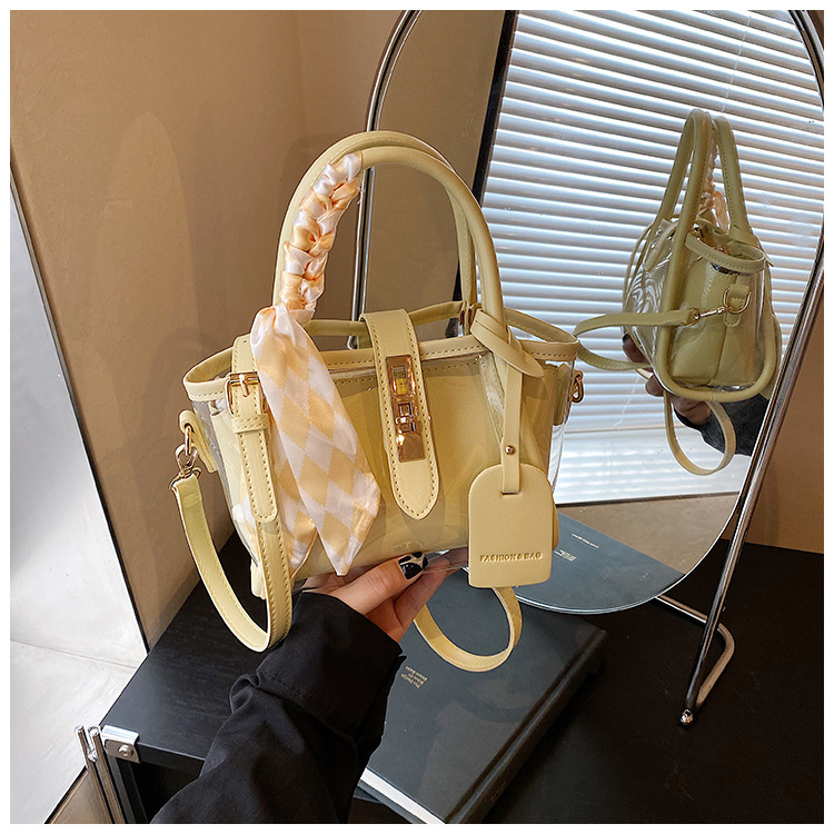 This year's popular women's handbag features a new, stylish and versatile hand-held crossbody bag with a Korean niche design and a bucket bag undefined
