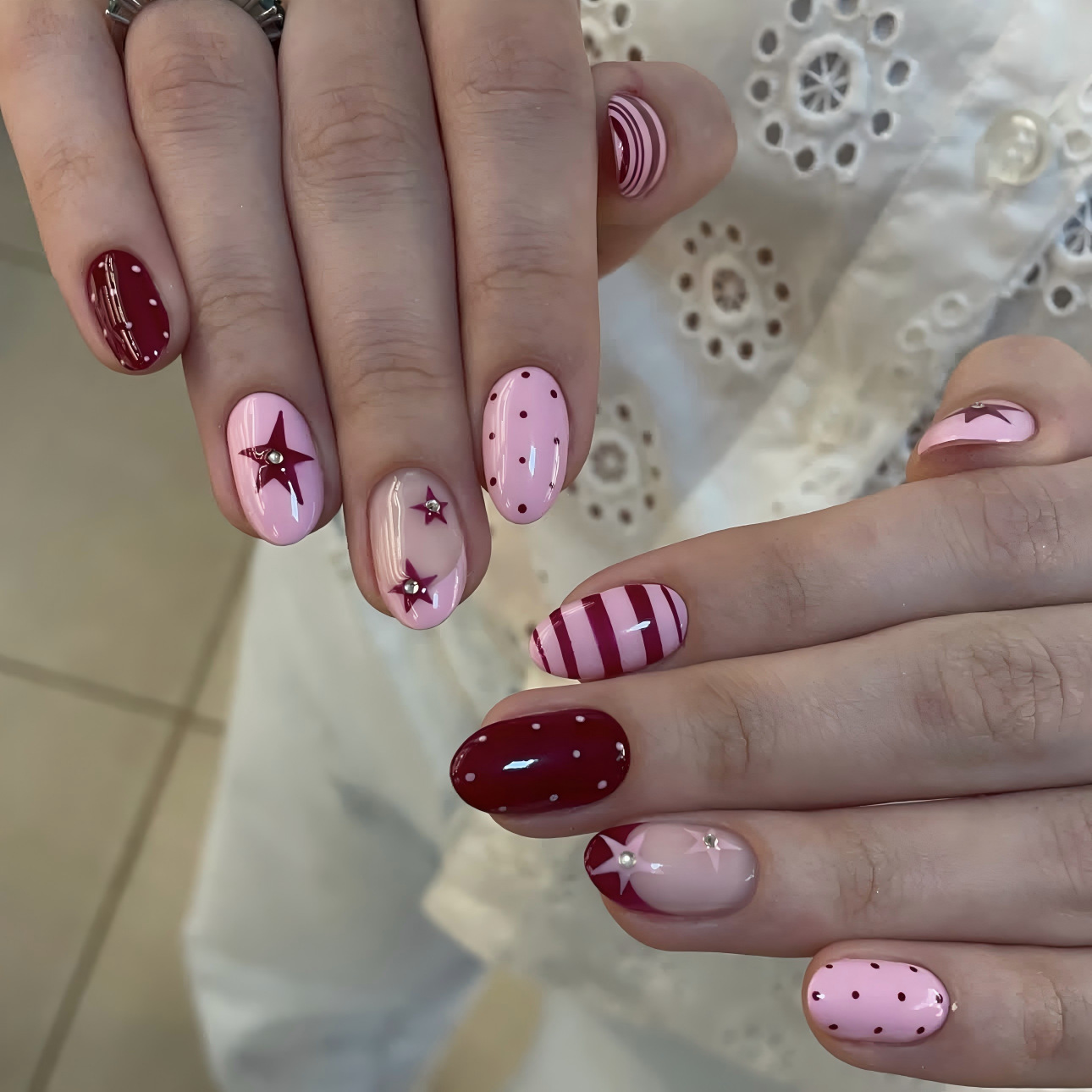 Foreign trade style millennium sweetheart pink and burgundy contrasting line press-on nails with star and French polka dot sweet and cool fake nails wholesale