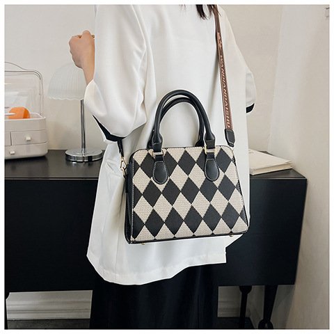 Spring and Summer New Style Shoulder Bag, Casual Travel Simple Women's Bag, Fashionable Rhombus Small Square Bag, Korean Style Personalized Crossbody Bag, Trendy
