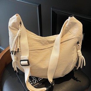 ���Qţ�򲼰���б���Ů2026�¿����e���s�p����Ӱ����\��ͨ�ڰ�