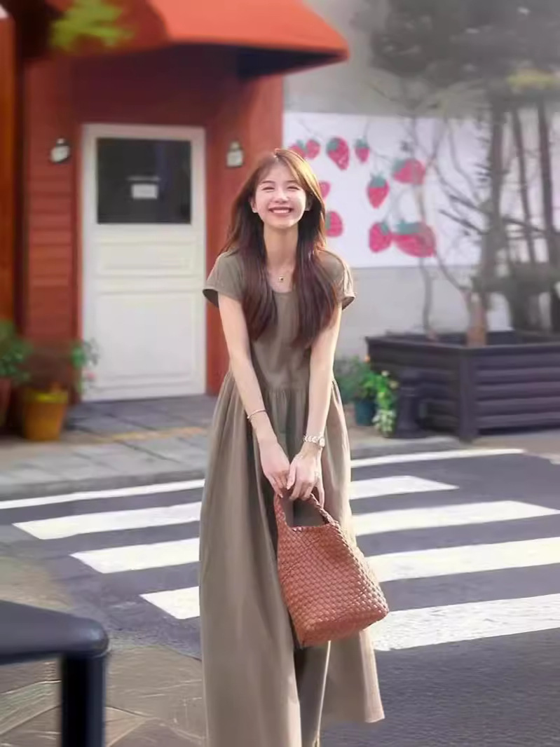 Đầm suông midi cổ tròn tay ngắn chất liệu thun cotton phối ren kiểu Pháp — Váy liền màu kaki