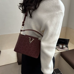 Fashionable trend shoulder bag