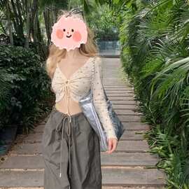 法式V领碎花长袖上衣女2026年夏新款收腰短款镂空绑带小衫高级感