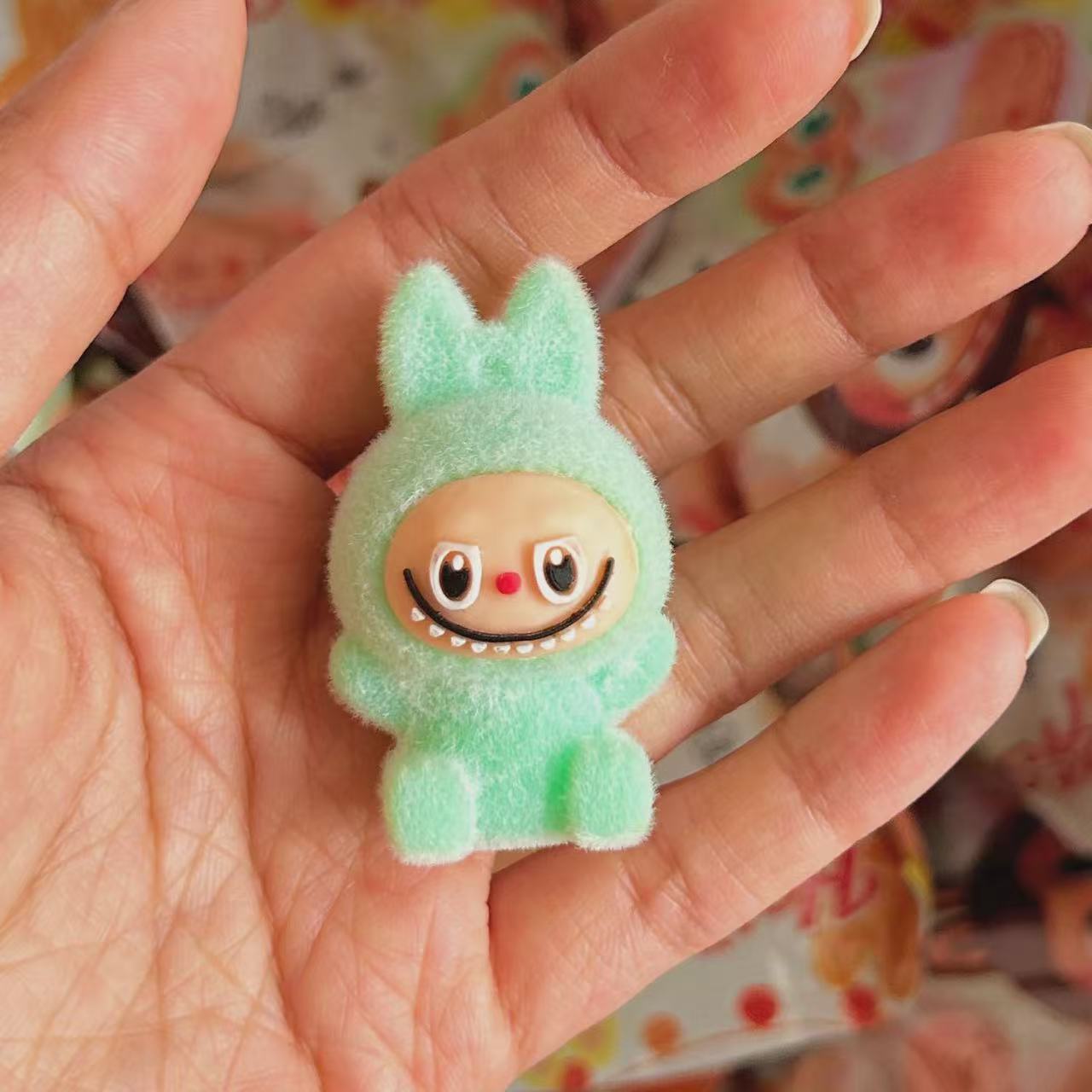 Labu adorable muñeca flocado Labubu llavero bolso colgante decoración del automóvil colgante mini accesorios image 3