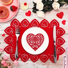 情人节氛围毛毡餐垫镂空无纺布心形装饰杯垫餐具垫保护垫手工礼品