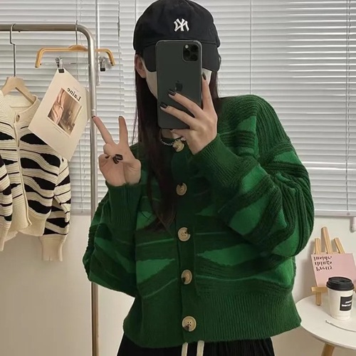 Sweet Retro Striped Knit Cardigan for Spring and Autumn, Round Neck Top for Women, Petite Short-Sleeve Cardigan