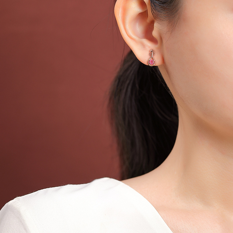 Bông tai nữ bạc S925 mạ vàng hồng đính tourmaline pipa hạt tròn phong cách Trung Hoa — Một cặp (màu tourmaline ngẫu nhiên)