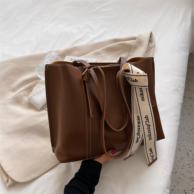 High-quality Vintage Women's 2026 New Trendy Stylish Shoulder Commuter Popular Soft Leather Tote Bag_voghion.com