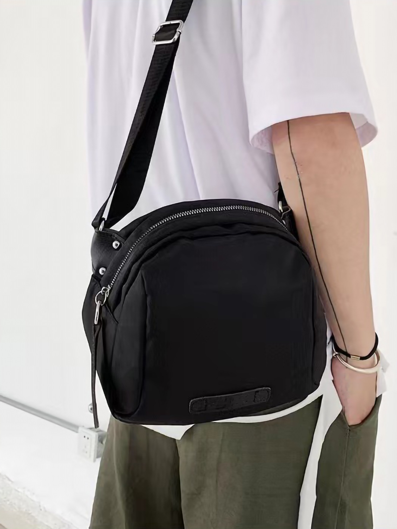 Fashion Solid Color Soft Surface Oval Zipper Shoulder Bag display picture 5