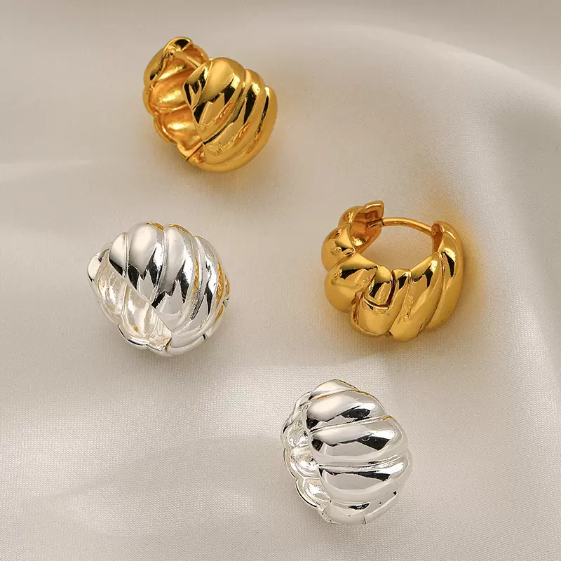 欧美冷淡风精致金属光面牛角包耳环耳扣高级感轻奢简约气质耳饰女