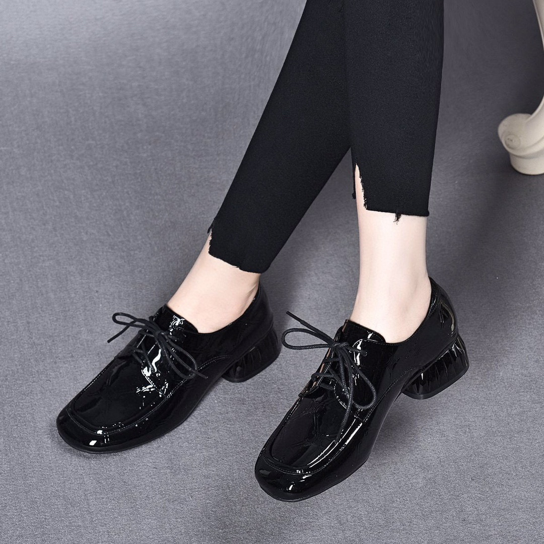 Women's Single-layer Shoes Round-toe Lace-up Flats 2023 Spring New Arrival Embossed Beef Patent Leather Low Heel Low-top Shoes Women's Casual Shoes