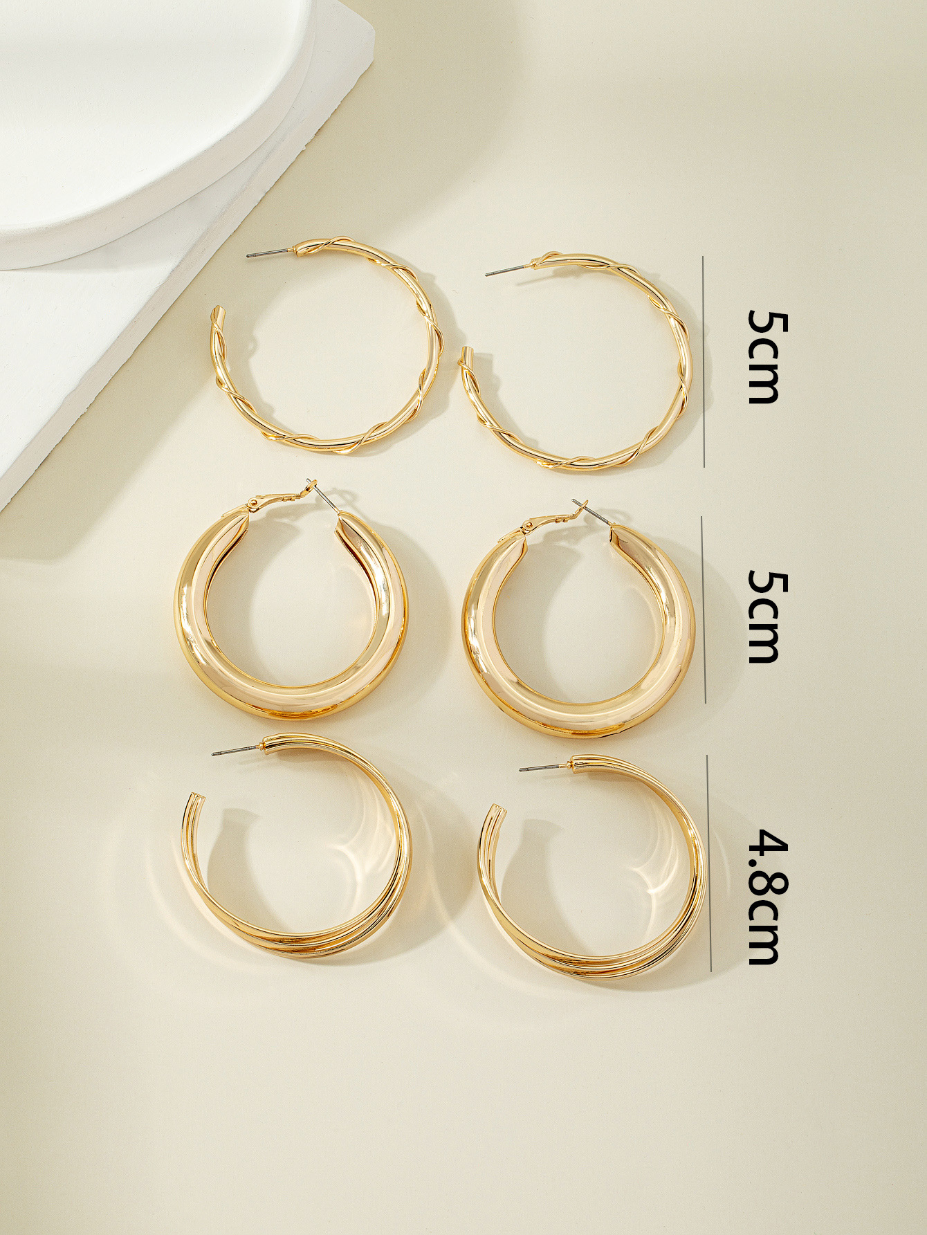 Exaggerated Large Circle Geometric Twisted Alloy Hoop Earrings display picture 4