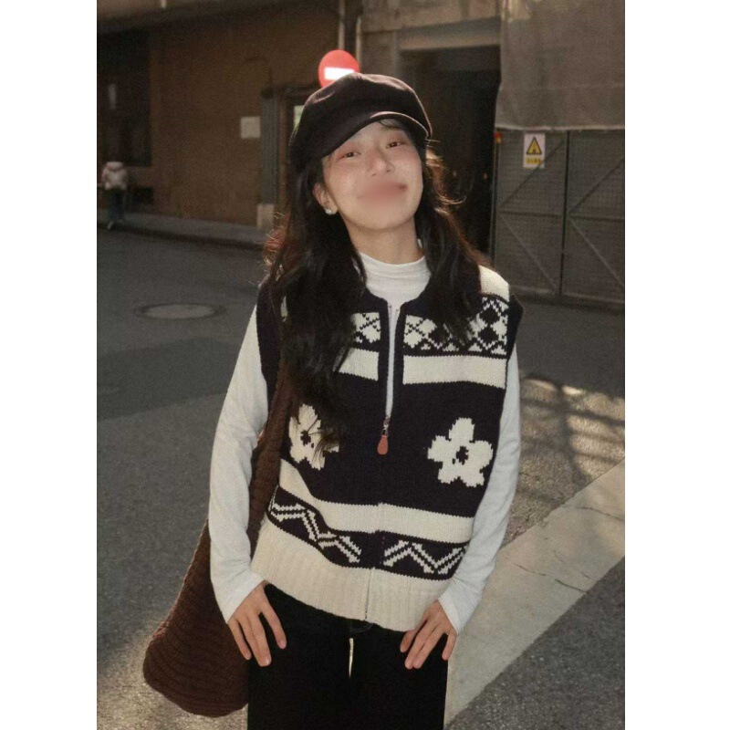 Korean-Style Jacquard Christmas Fair Isle Thick Knit Vest for Women, Vintage Jacquard Lapel Sleeveless Vest