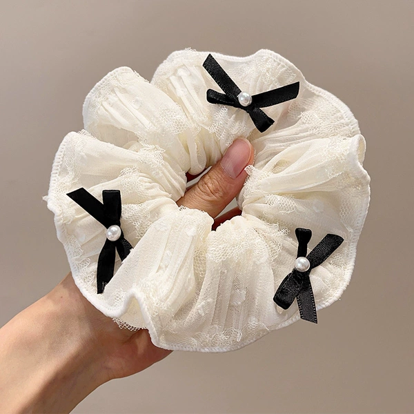 White hairgrip with bow