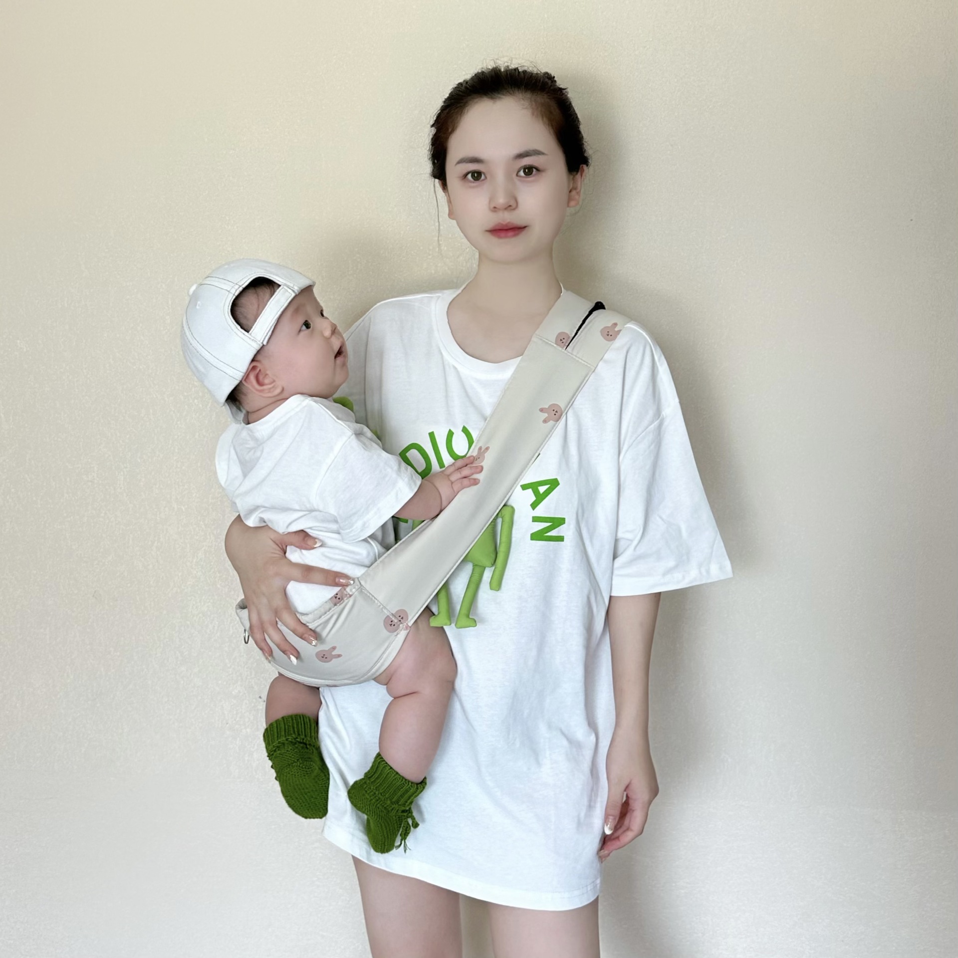 INS newborn baby front sling, single shoulder sling for traveling with baby, front side simple sling to hold baby